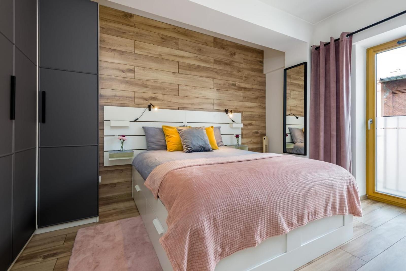 Zygmunta Starego 2-bedroom Apartment *